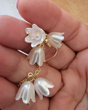 NON-ARTISANAL - White Flowers Earrings