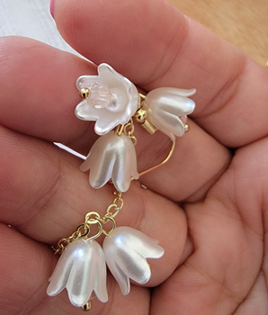 NON-ARTISANAL - White Flowers Earrings